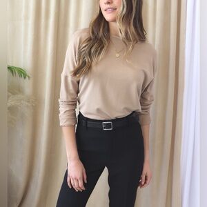 Tan Long Sleeve Top and Black Pants
Top Thara from Marilou Design Québec